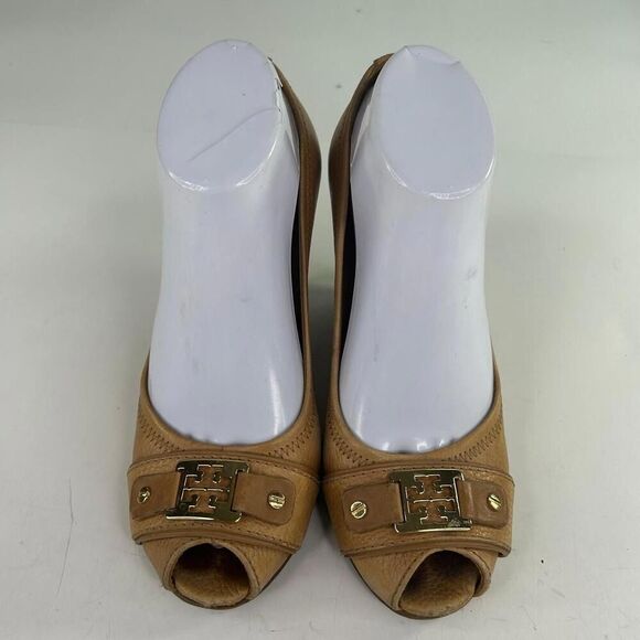 TORY BURCH British Tan Leather Gold Logo Peep Toe US 8 M Slip-on Wedge Heel Pump - Picture 3 of 12